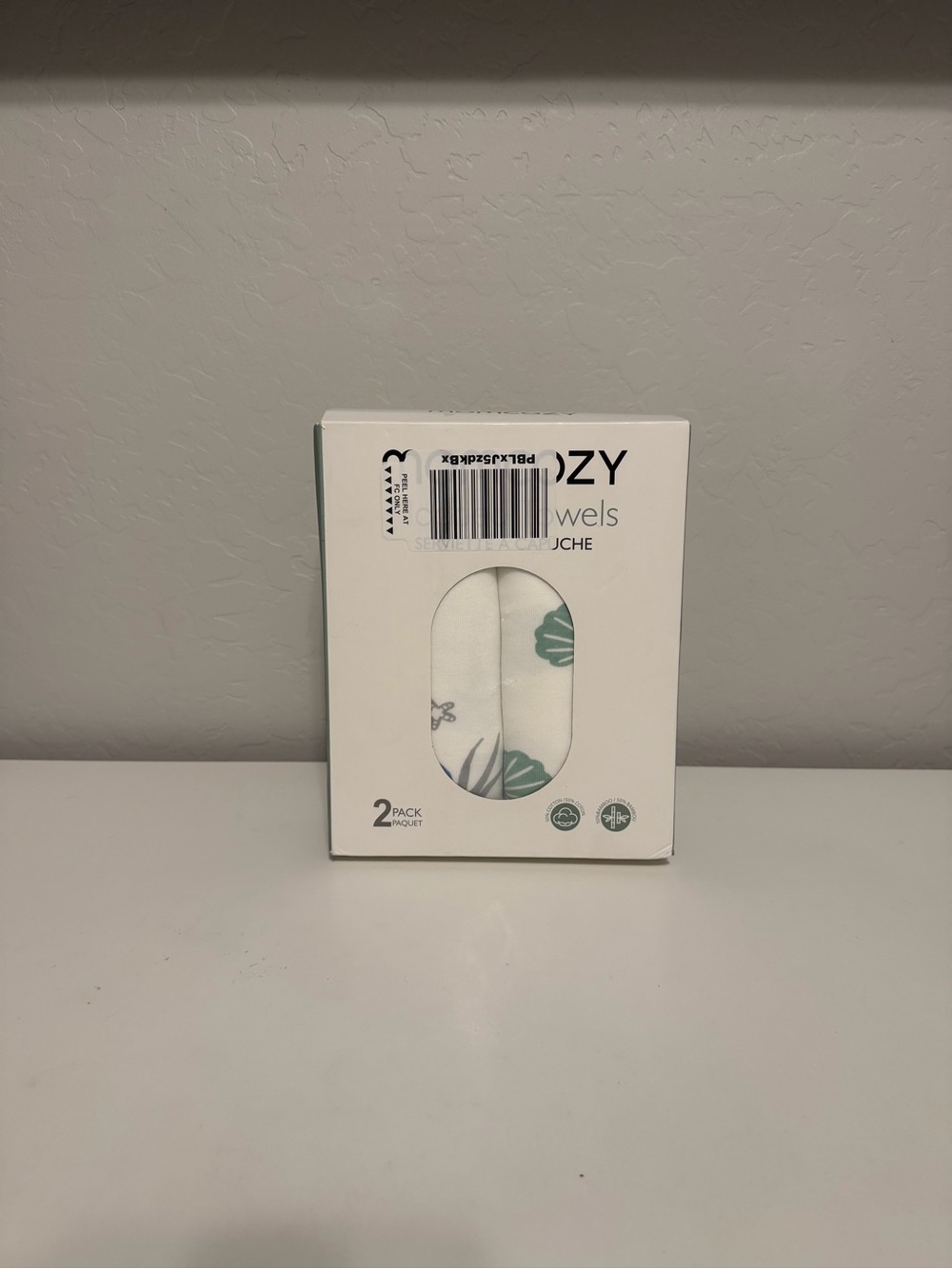MomCozy Towels 2-Pack in White with sea marine and sea turtles.